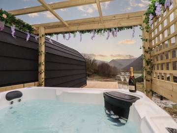 Hut for 4 People in Cumbria, North West England, Photo 1