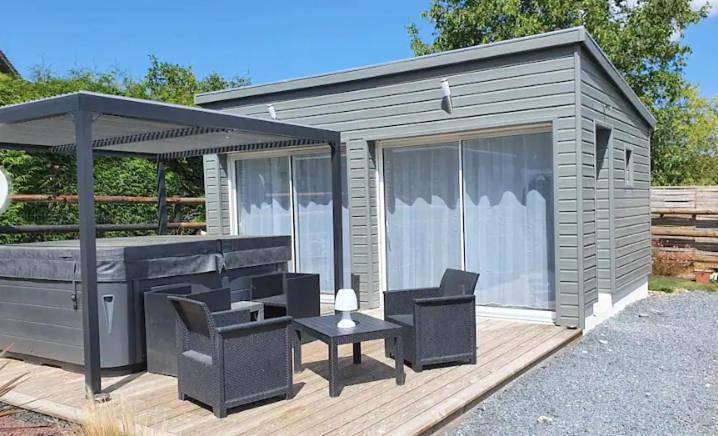 Location de vacances pour 2 personnes, avec Jacuzzi et Terrasse ainsi que Jardin et Vue à Reux
