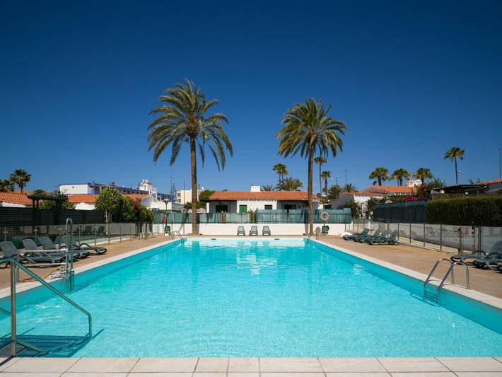 Bungalow para 4 personas, con piscina además de jardín y terraza, Familias con niños en Playa del Inglés