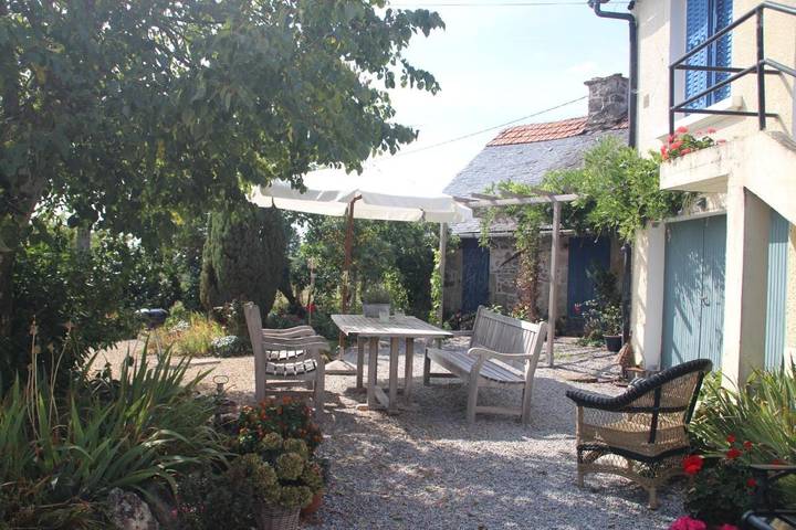 Gîte pour 2 personnes, avec jardin ainsi que piscine et vue à Soudaine-Lavinadière - 3
