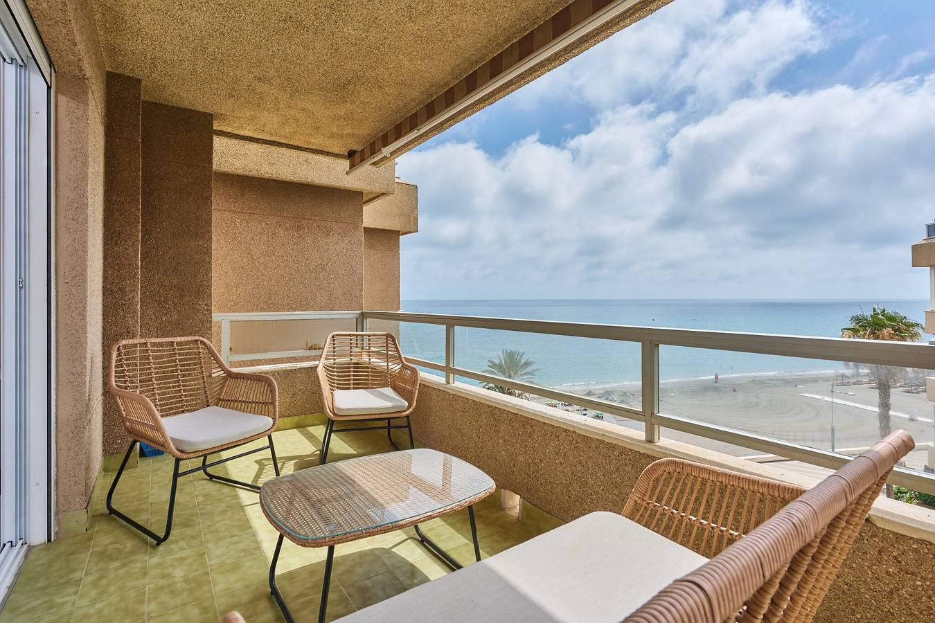 Ganze Wohnung, Stilvolle Wohnung mit Meerblick und Pool in Torrox Costa, Torrox