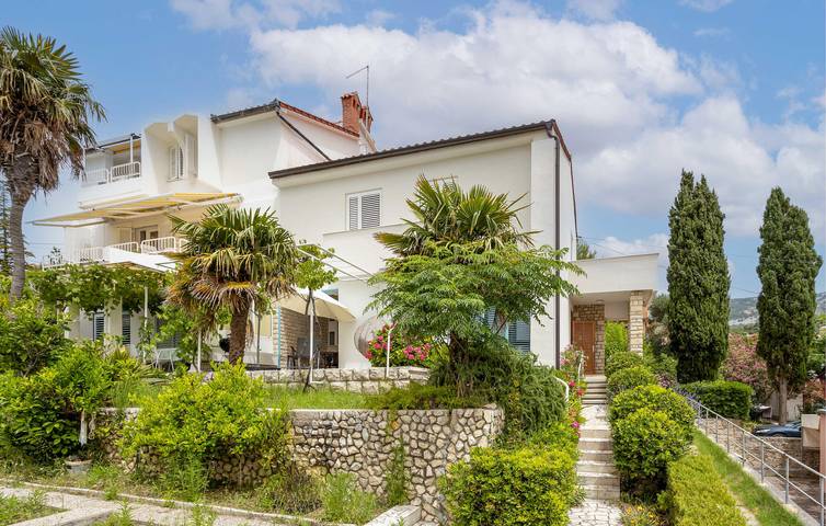 Ferienhaus für 6 Personen, mit Terrasse und Garten in Banjol - 2