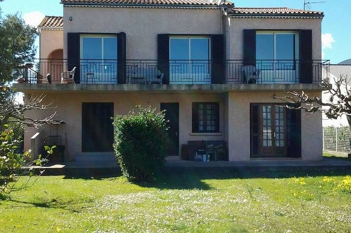 Appartement de vacances pour 6 personnes, avec terrasse et jardin
