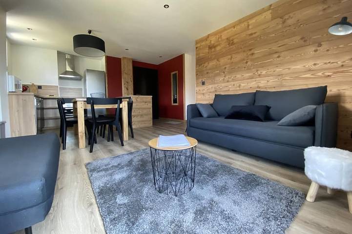 Gîte pour 8 personnes, avec balcon à Sarcenas