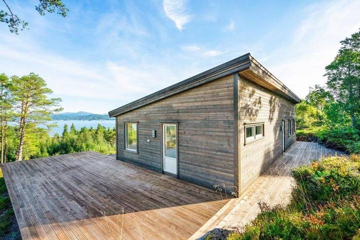 Ferienhaus für 6 Personen, mit Terrasse und Ausblick in Gjemnes