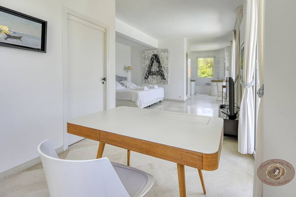 Exceptionnelle Villa de standing, les pieds dans l'eau sur la plage de Renecros in Bandol, Côte méditerranéenne (France)