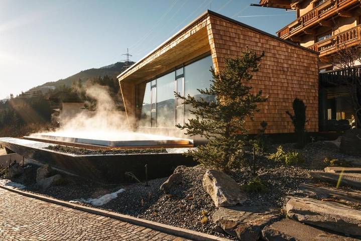 Apartmenthotel für 8 Personen, mit Garten und Pool sowie Ausblick und Sauna in Tirol - 2