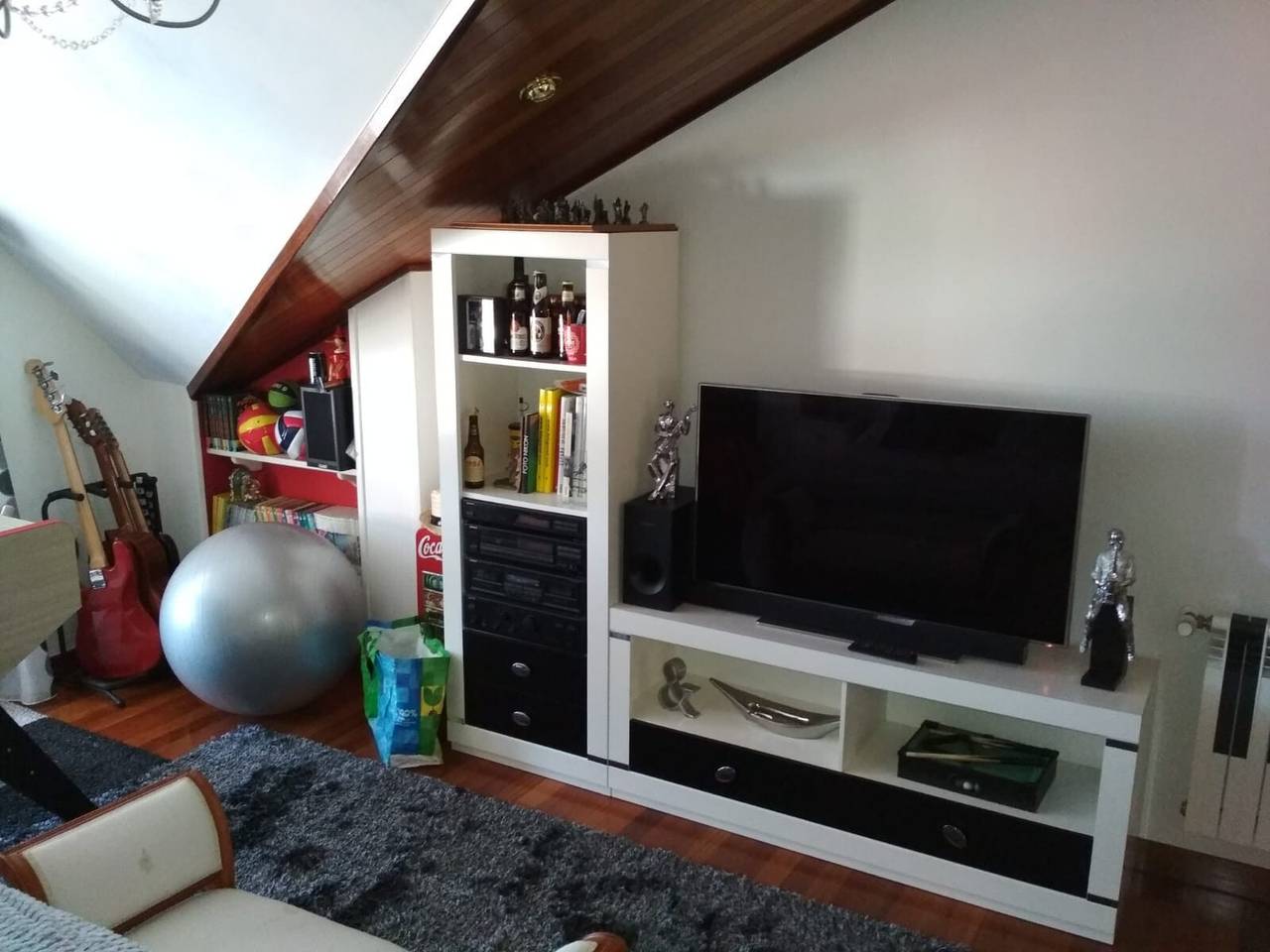 'Alojamientos Marte Habitación 6' con terraza y jardín compartidos in Torrelavega, Costa de Cantabria