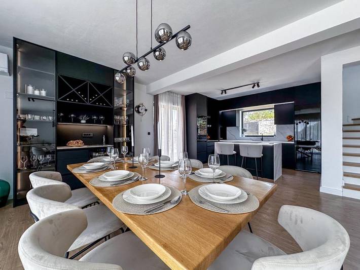 Villa pour 6 personnes, avec piscine ainsi que jardin et vue dans Lun - 4