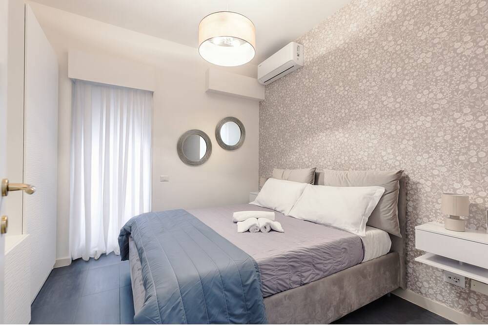 Ganze Wohnung, Rome Smart Sea - Modern cosy escape, 3 min to beach & Rome metro in Ostia, Rom
