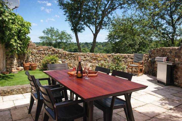 Location de vacances pour 4 personnes, avec jardin ainsi que vue et vue sur le lac à Argenton-les-Vallées