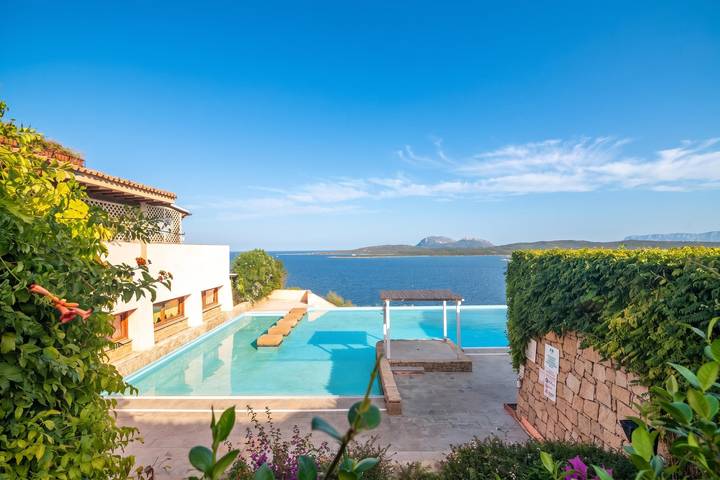Entire apartment, Vacanze Da Giuly With Shared Pool in Porto Rotondo, Olbia