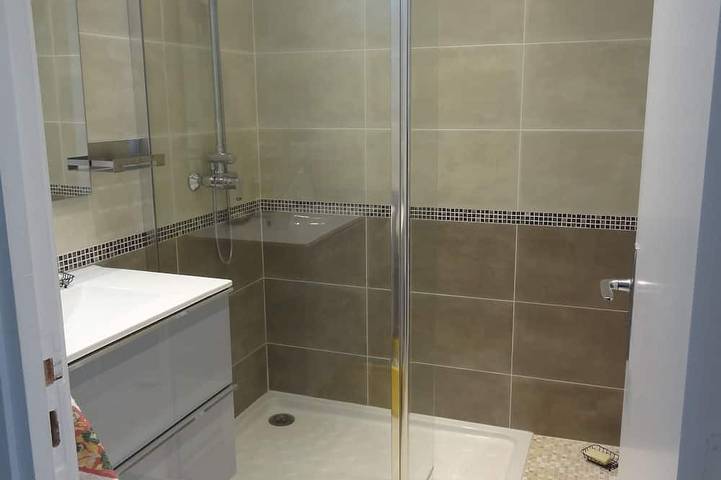 Gîte pour 4 personnes, avec piscine ainsi que jardin et balcon dans Plage du Val Fleuri - 3