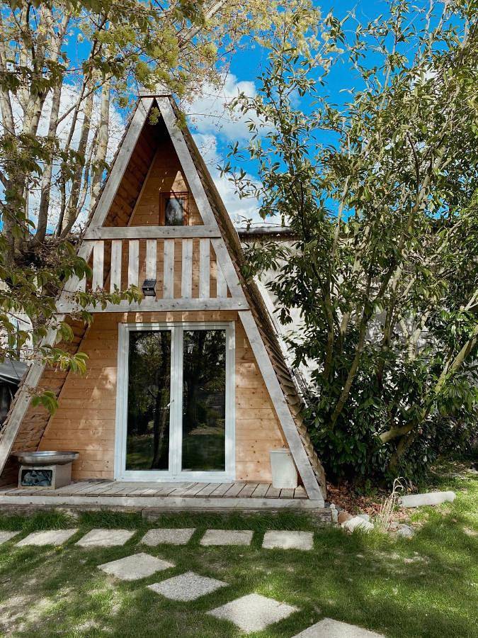 Tente pour 2 personnes, avec Jacuzzi ainsi que Terrasse et Jardin dans l' Aube