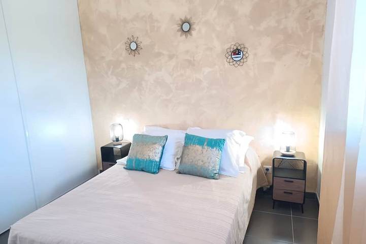 Appartement entier, Appart piscine chauffée, wifi, 2 chambres, clim, 7 min plage 1 min rivière in Galéria, Parc naturel régional de Corse