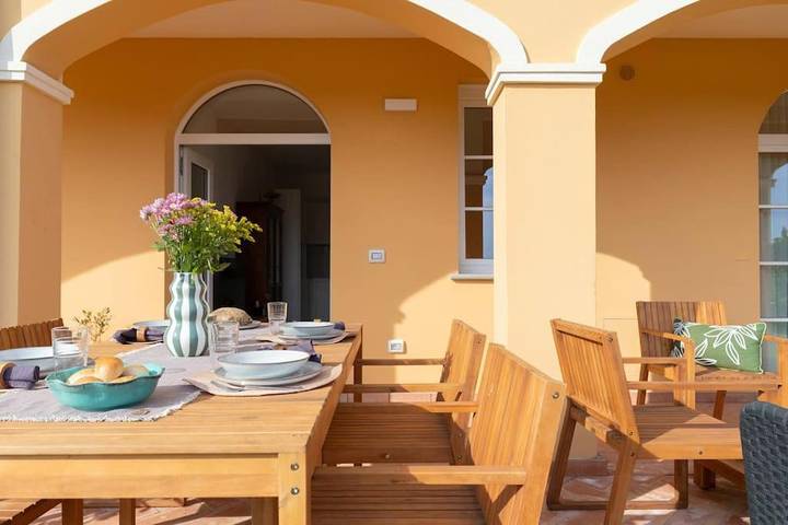 Ferienwohnung für 6 Personen, mit Balkon und Terrasse sowie Garten und Pool in Rivalto