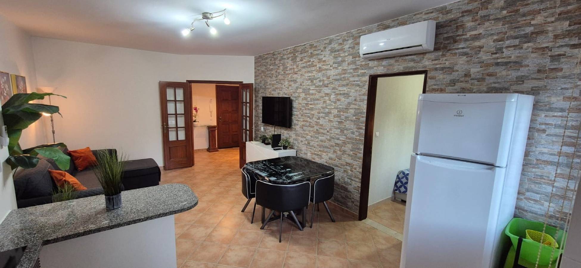 Ganze Wohnung, Apartment 'Paraíso Beira-Mar' mit Gemeinschaftspool, Wlan und Klimaanlage in Praia da Rocha, Portimão