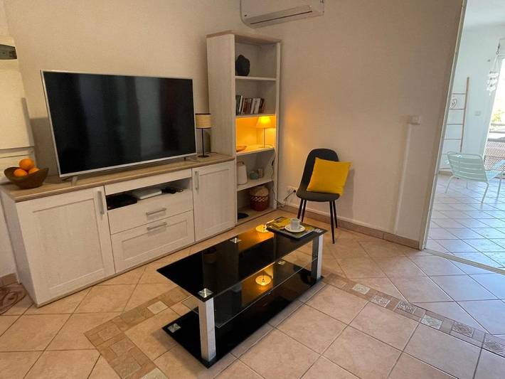 Gîte pour 6 personnes, avec balcon et vue dans Plage des Roches Noires - 4