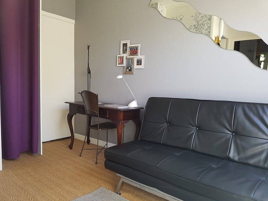 Chambres d'hôtes naturistes Les Saulaies - Chambre rouge in La Pouëze, Erdre-en-Anjou
