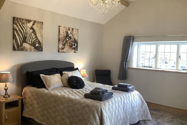 A luxury retreat in the Forest of Dean with hot tub. Great for cycling/walking in Gloucestershire