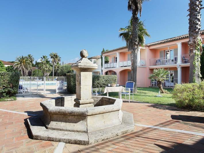 Appartement de vacances pour 4 personnes, avec Balcon ainsi que Terrasse et Piscine