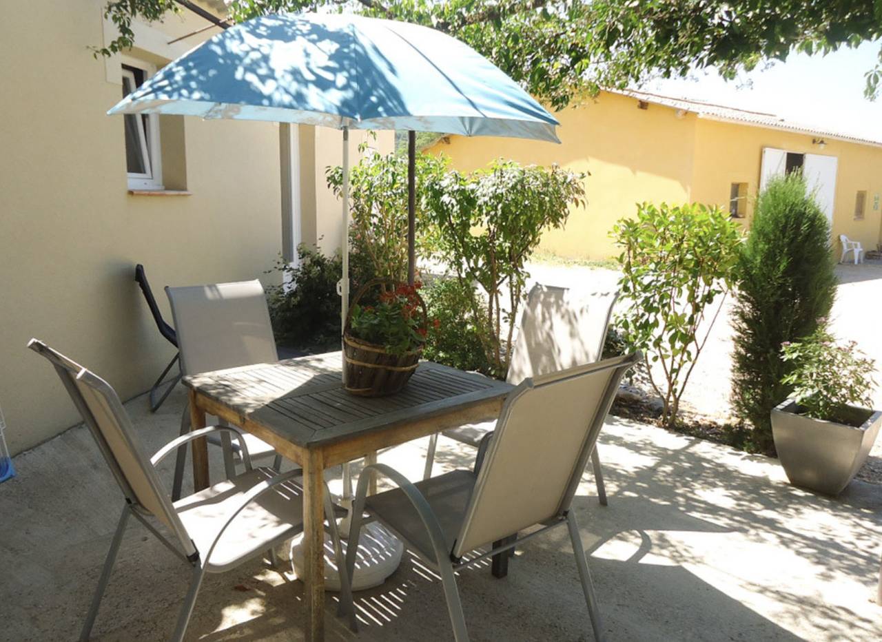 Gîte „La Miellerie“ mit Gemeinschaftspool, privater Terrasse und Klimaanlage in Gréoux-les-Bains, Regionaler Naturpark Verdon