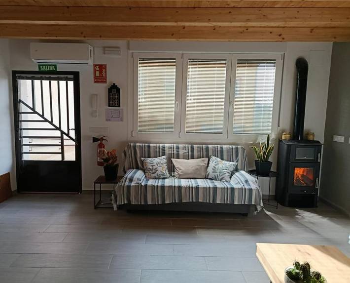 Casa rural para 7 personas, con terraza en Casas del Monte - 2