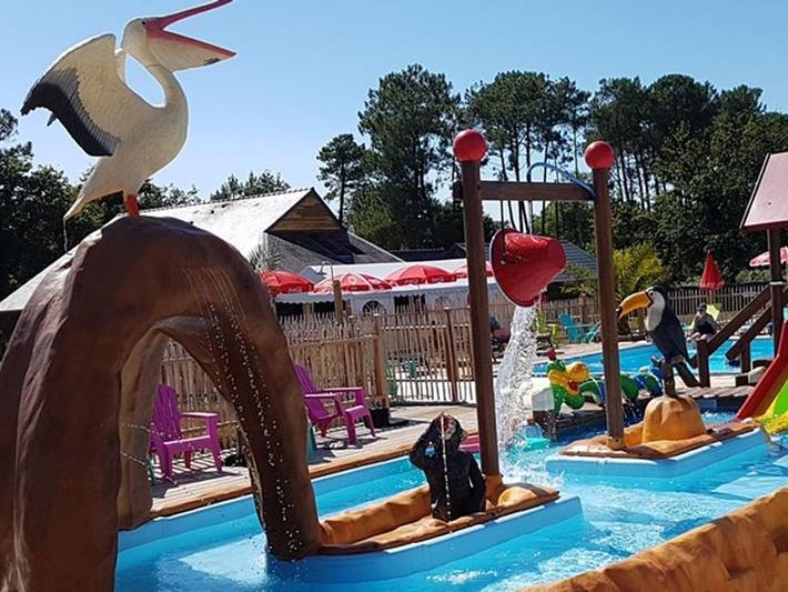 Mobil home pour 2 personnes, avec bassin pour enfant - 1
