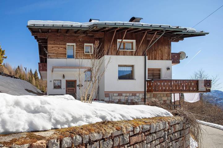 Appartamento intero, Casa vacanze 'La Casa di Heidi nelle Dolomiti - 2' con vista montagna, giardino privato e Wi-Fi in Pelmo, Zoppè di Cadore