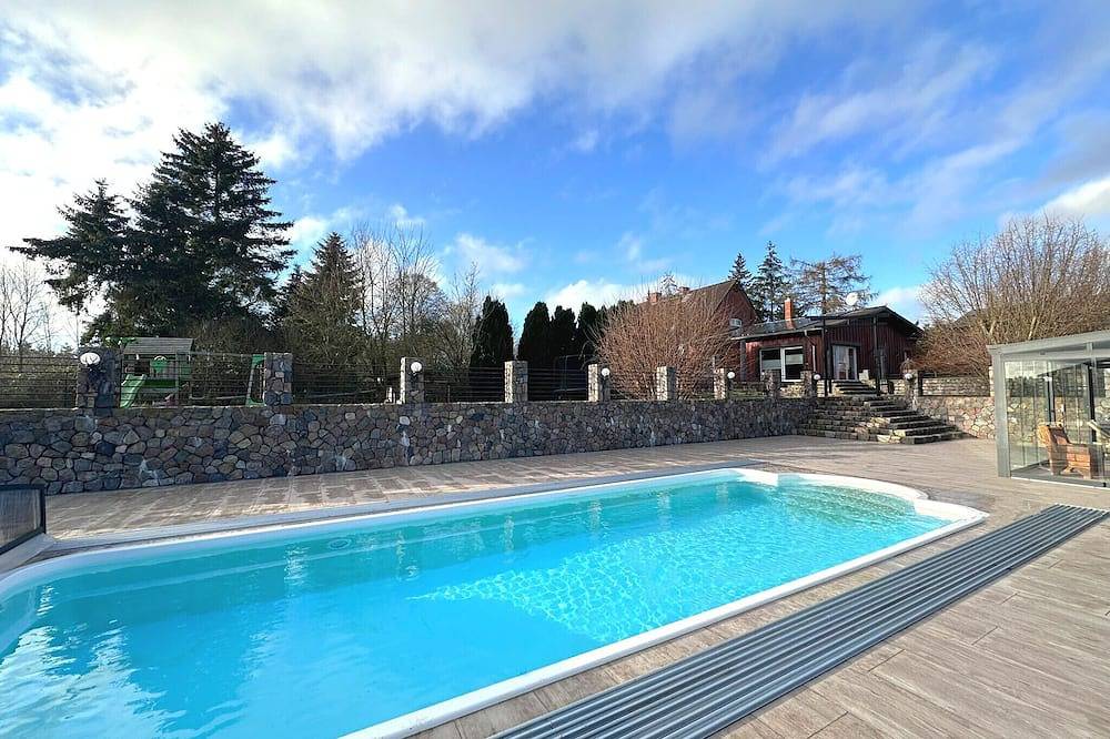 Ferienhaus Mila mit Pool, Sauna, Kamin, Privatgelände, Ostsee nur 30 Autominuten in Laage, Mecklenburgische Seenplatte