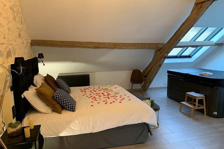 Maison de campagne pour 2 personnes, avec Jacuzzi à Treuzy-Levelay