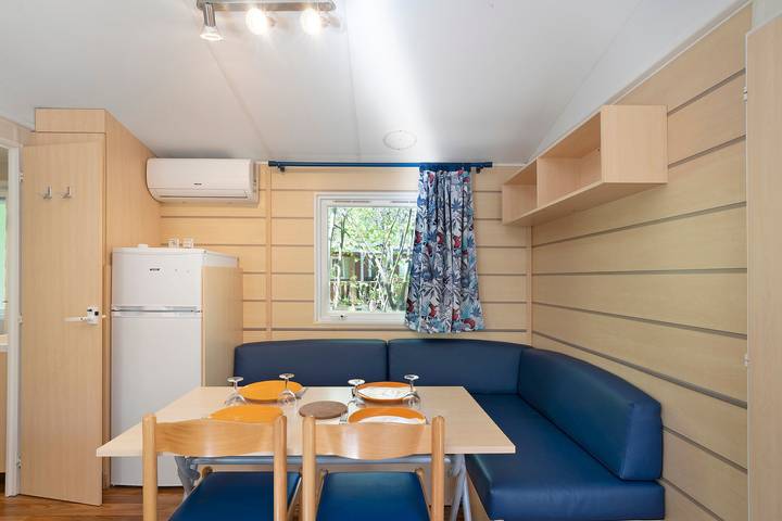 Casa móvil para 4 personas con aire acondicionado, piscina compartida y Wi-Fi in Saint-Martial-de-Nabirat, Périgord Noir