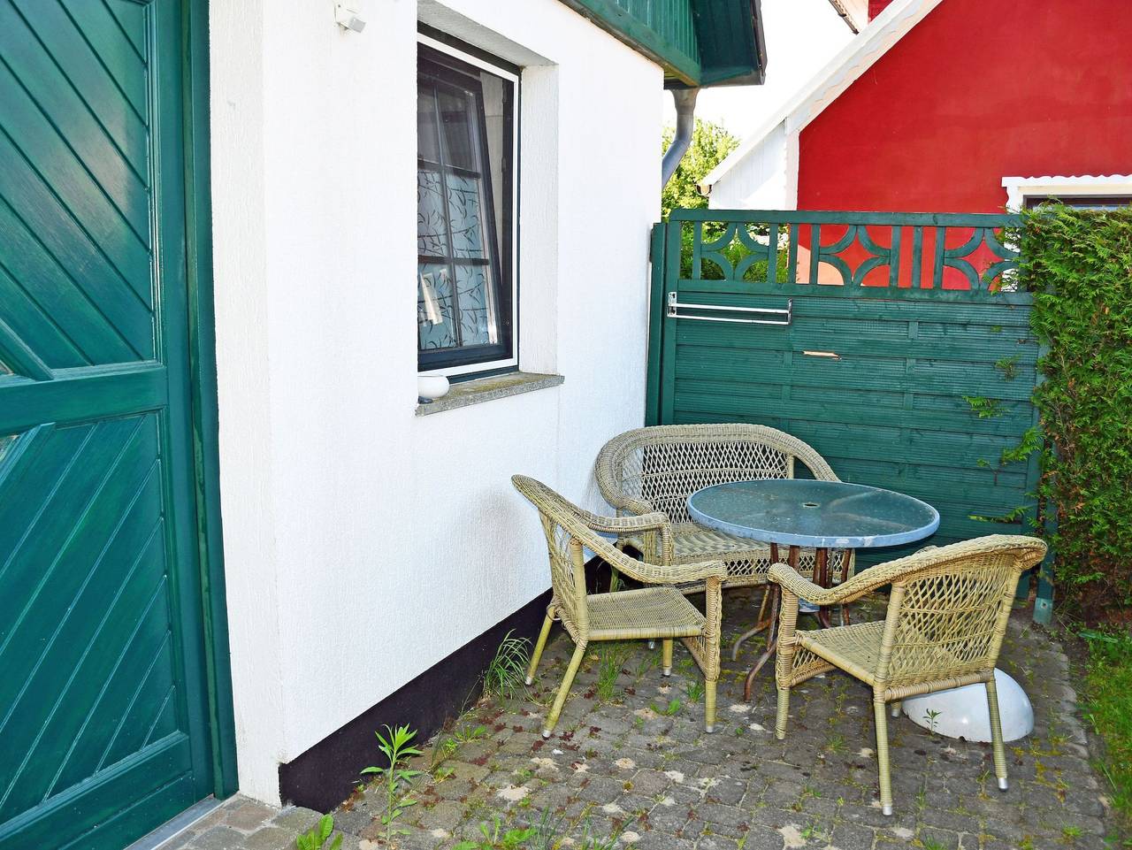 Ruhig gelegenes Ferienhaus mit Kamin und Terasse - Ferienhaus mit Kamin und Terrasse in Breege, Rügen