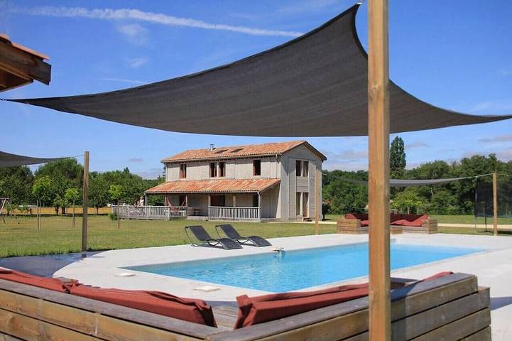 Gîte pour 8 personnes, avec jardin et jacuzzi ainsi que balcon et piscine à Saint-Étienne-de-Villeréal