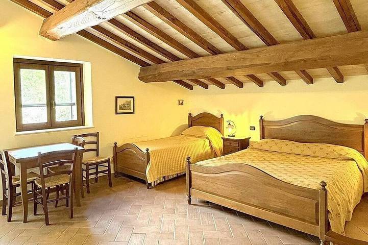 Casa Fronda A: A graceful apartment that is part of an ancient country house situated at a short distance from the shores of Lake Piediluco, with Free Wi-Fi. in Terni, Valnerina