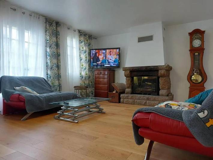 Location de vacances pour 15 personnes, avec jardin ainsi que piscine et terrasse à La Bazoche-Gouet - 2