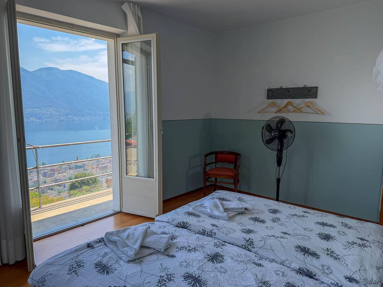 Gepflegtes Tessiner Einfamilienhaus am Sonnenhang über Locarno mit Panoramasicht in Brione sopra Minusio, Tessiner Alpen