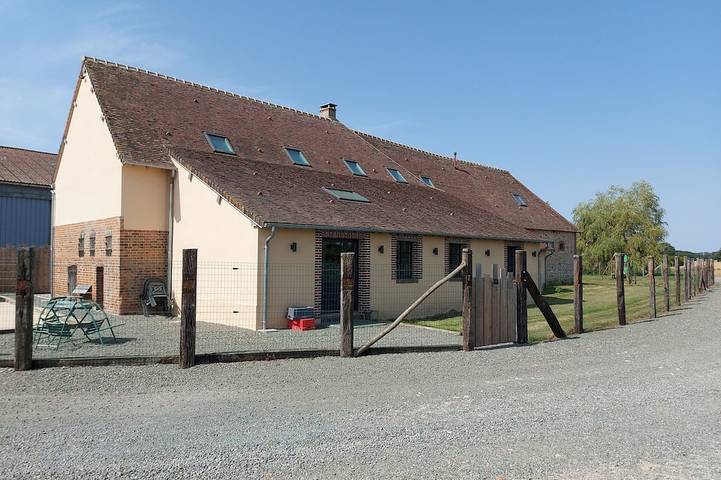 Gîte pour 14 personnes, avec Terrasse et Jardin à Happonvilliers
