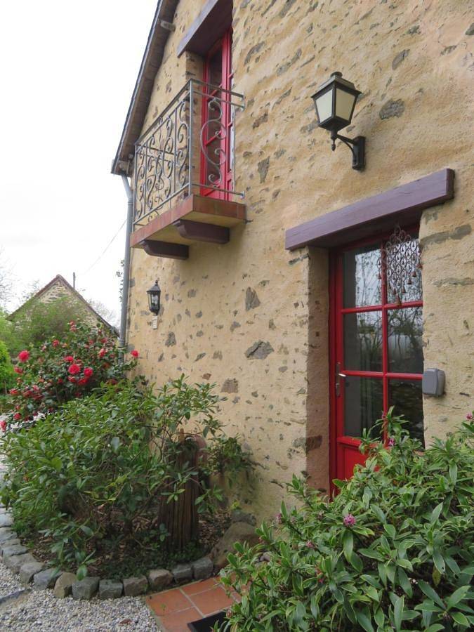 Family Room with Shared Bathroom and Toilet in Sainte-Suzanne, Mayenne