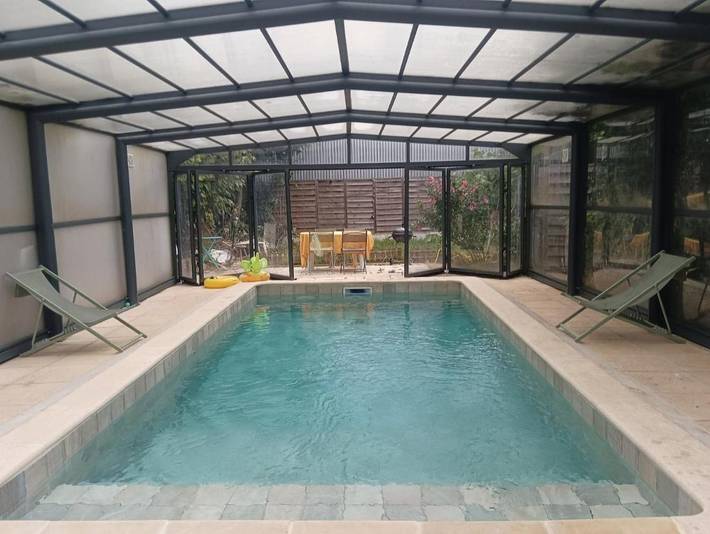 Gîte pour 4 personnes, avec Terrasse et Jardin ainsi que Piscine et Sauna à Chelles