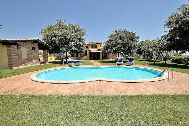 Villa for 11 people, with garden and hot tub - 1