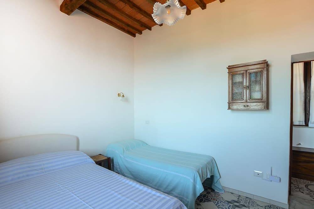 Appartamento intero, 2 bedroom lovely apartment in Castagneto Carducci in Castagneto Carducci, Costa degli Etruschi