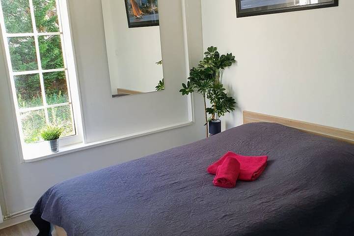 Gîte pour 2 personnes, avec terrasse ainsi que jardin et piscine à Vaulx-en-Velin - 4