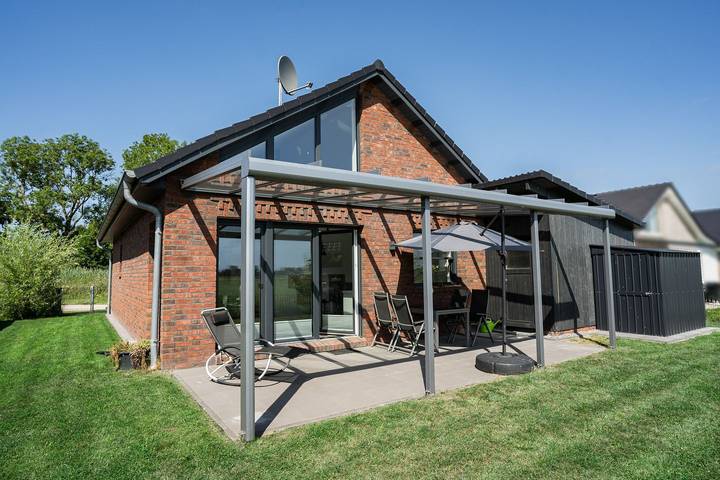 Ferienhaus für 4 Personen, mit Terrasse und Garten in Jade