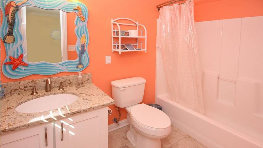 Vacation rental for 6 people, with yard and hot tub as well as pool in South Carolina