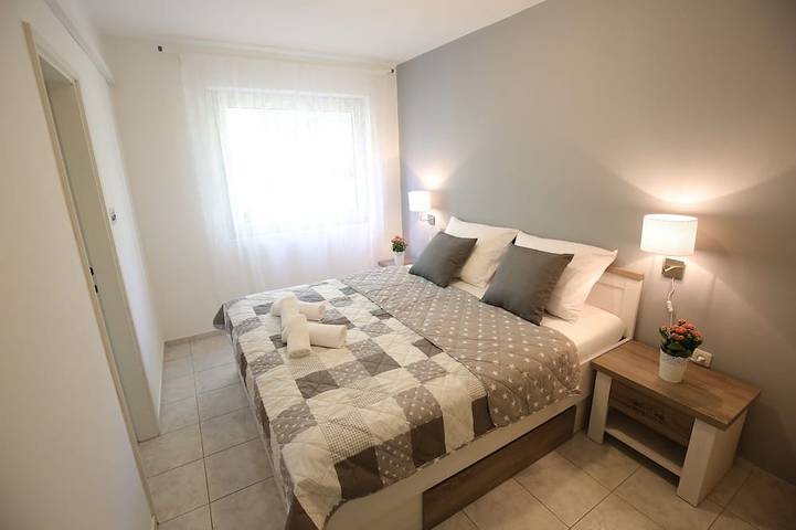 Ferienhaus für 16 Personen, mit Terrasse und Pool sowie Garten in Bibinje - 2