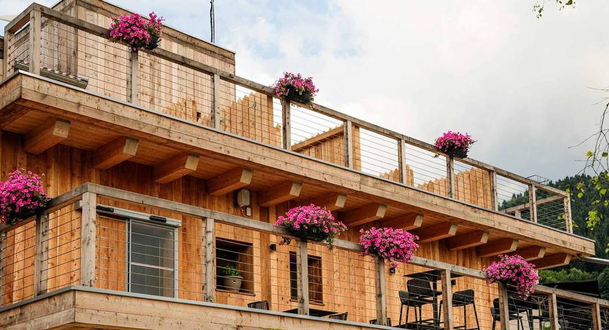 Room 1 - Lola: Mountain Retreat with Private Sauna and Wooden Interiors in Limana, Carnic Prealps