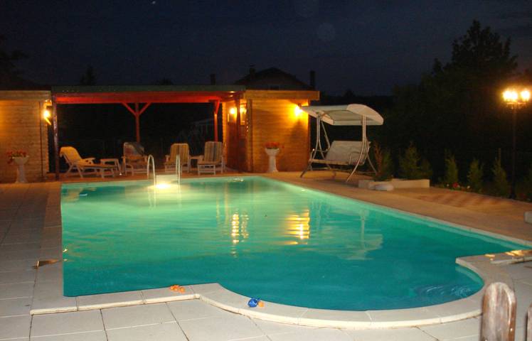Gîte pour 6 personnes, avec Piscine et Sauna à Le Bugue