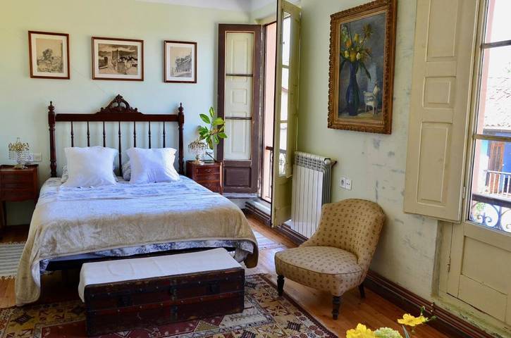 Casa rural para 3 personas, con terraza además de jardín y vistas, Se admiten mascotas en Parres - 3