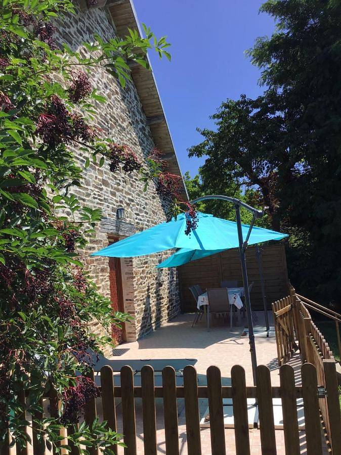 Maison de vacances pour 7 personnes, avec Terrasse et Jardin ainsi que Piscine et Vue à Jumilhac-le-Grand